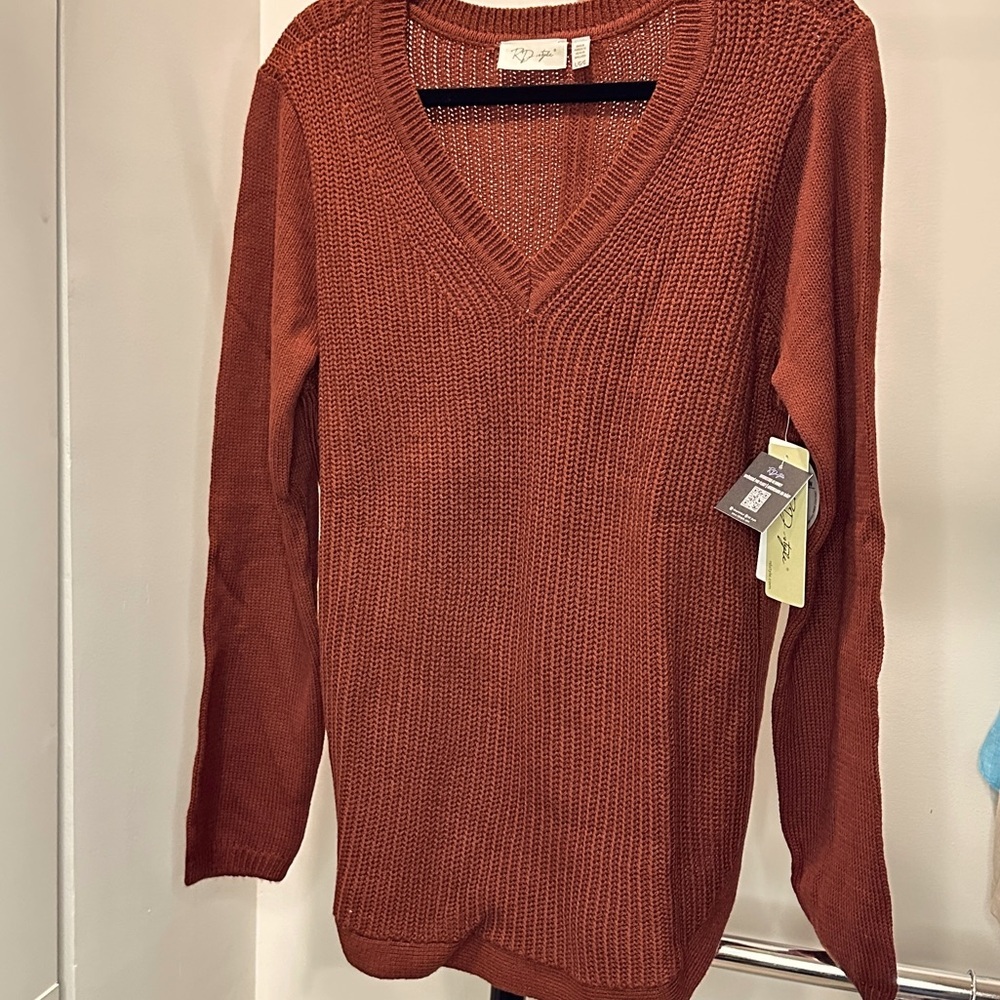 RD Style Long Sleeve Sweater, Size Large, New Warm Rust